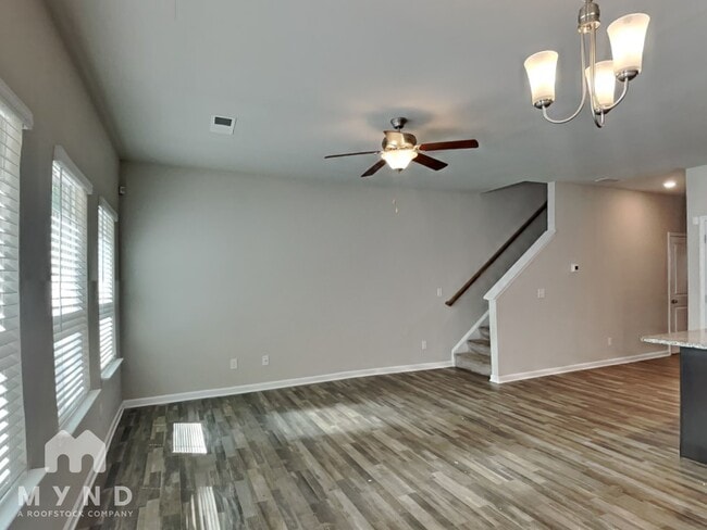 Building Photo - 4952 Lower Elm St
