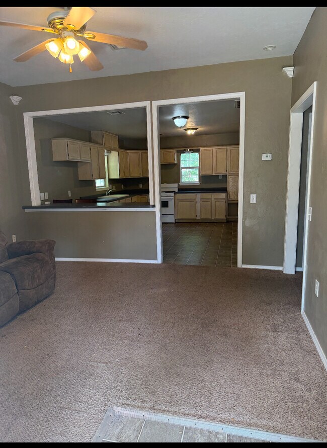 Foto del edificio - 302 E Washington St