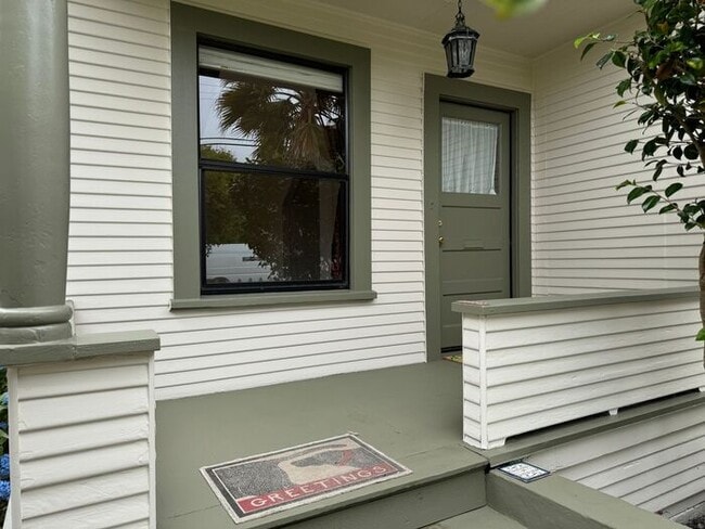 Building Photo - Fantastic 4 Bedroom 3 Bath Grand PG Victorian
