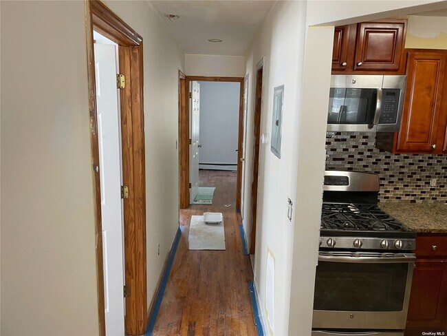Building Photo - 126-25 Inwood St