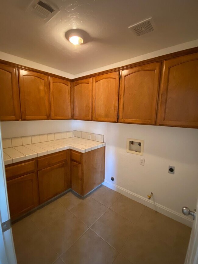 Foto del edificio - Spacious Exeter Home coming soon!