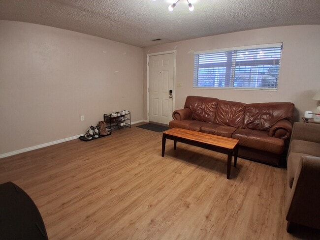 Building Photo - 141 E 700 N