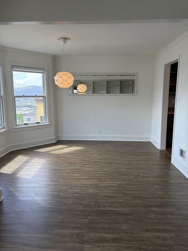 Building Photo - 66 Mill St