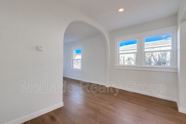 Building Photo - 122-124 E 3rd St