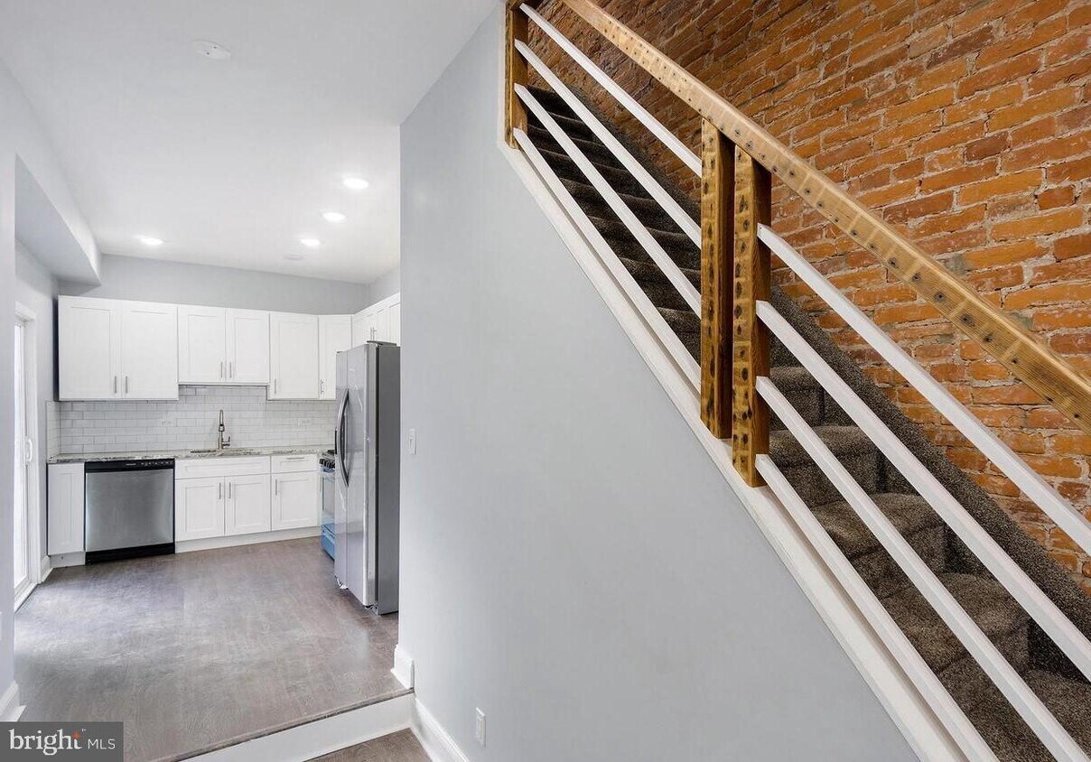 Primary Photo - 654 N 36th St