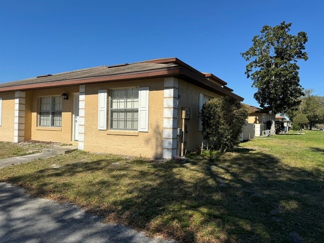 Photo - Spacious 3 bedroom, 2 bathrooms multiplex unit. House