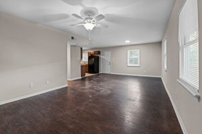 Foto del edificio - 3 Bedroom 1.5 Bath Single Family Home