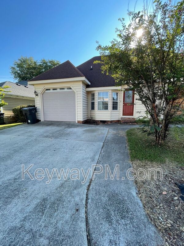 Building Photo - 15 Mulberry Ln