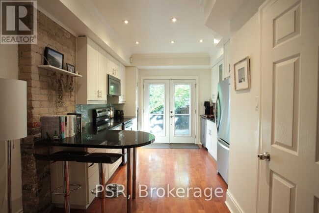 Photo du bâtiment - 993 Logan Ave