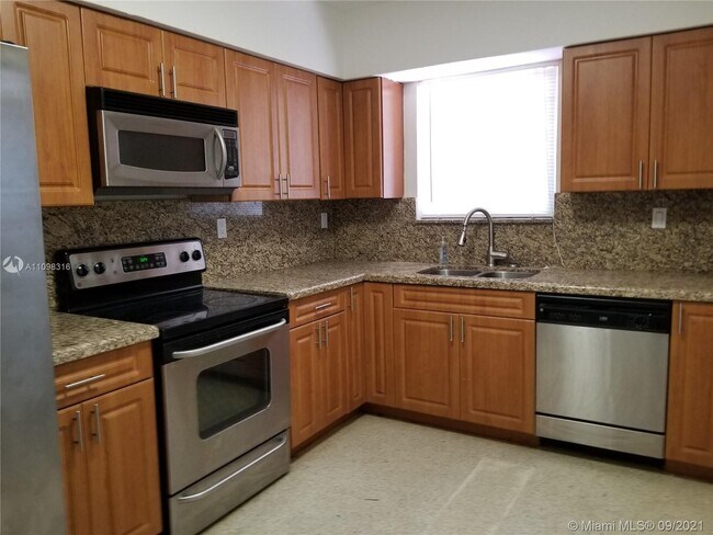 Foto del edificio - 6921 SW 10th St