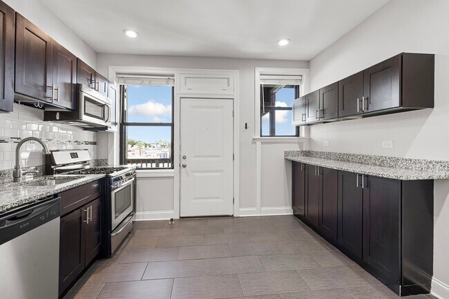 Foto del edificio - 3048 W Leland Ave