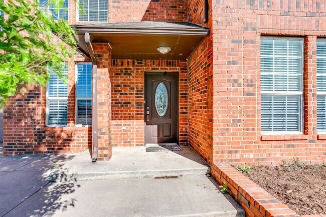 Foto del edificio - 4 Bed 3 Bath in Yukon