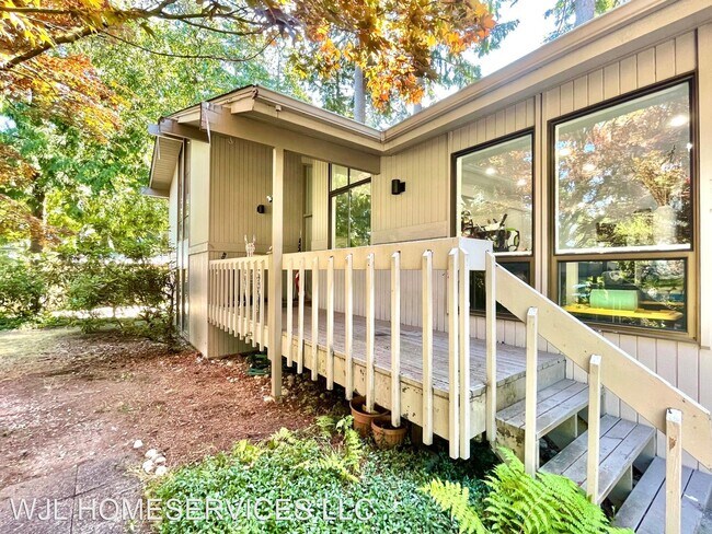 Foto del edificio - 4 br, 2.5 bath House - 415 N 156th Ct