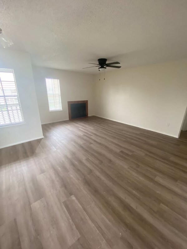 Photo - 119 Circle Ct (Pleasanton, TX) Apartment