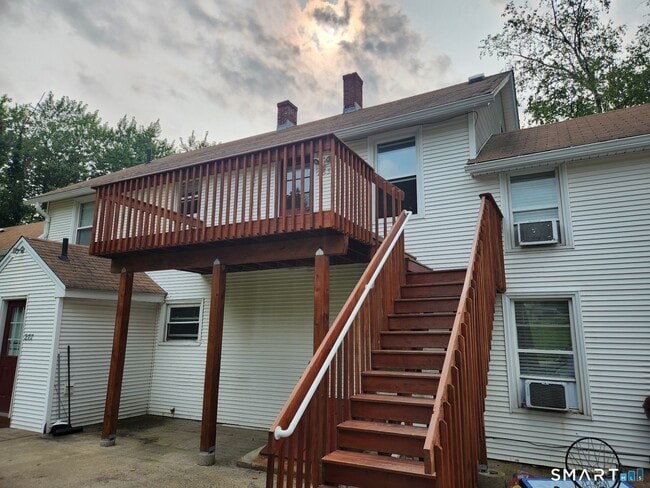 Building Photo - 283 Somers Rd