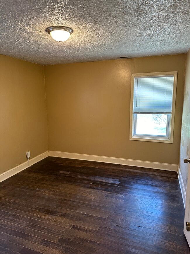 Bedroom - 1340 Lorenzo Dr SW