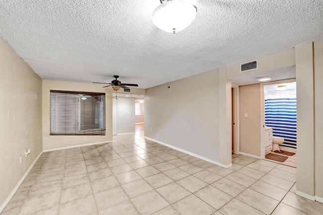 Building Photo - 9470 Tangerine Pl
