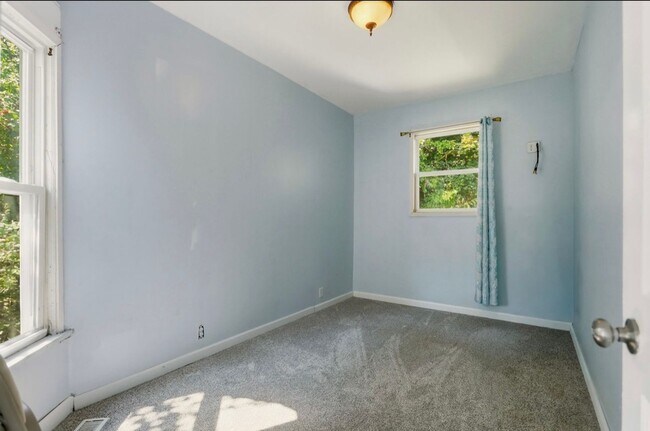 Foto del edificio - Charming 3-Bedroom Home with Fenced Yard!