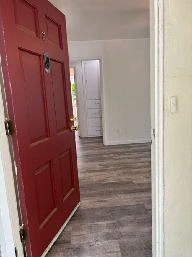 Building Photo - 821 Vine St