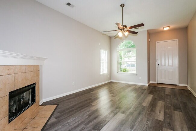 Foto del edificio - 8280 Dexter Ridge Cove E