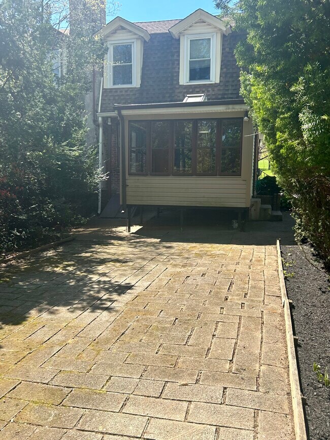 Building Photo - 713 Limekiln Pike