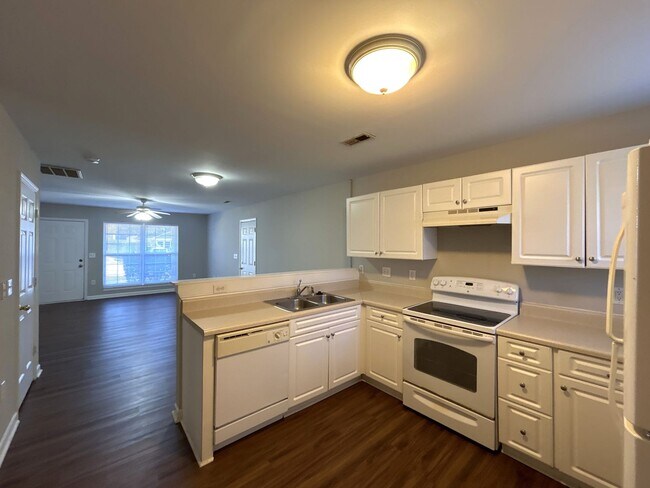 Foto del edificio - 7131 Reeves St