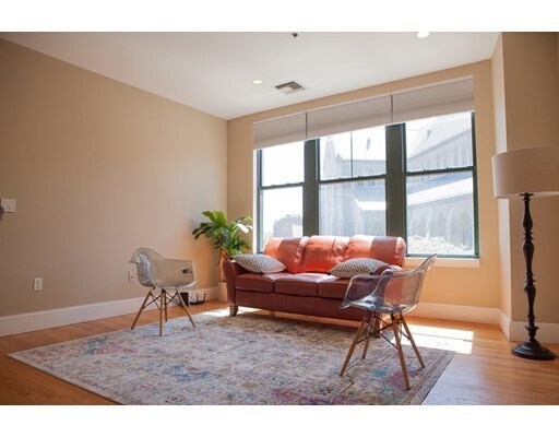 Foto del edificio - 1387 Washington St