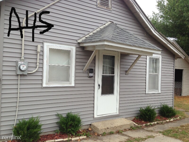 Primary Photo - 4 br, 1 bath House - 322 South Main St