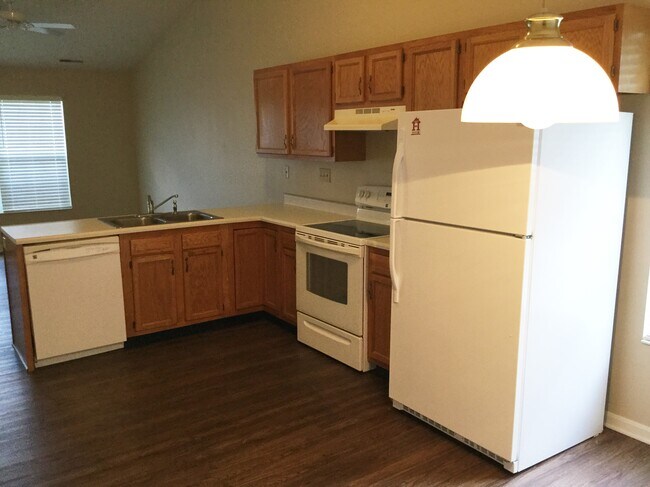 Foto del edificio - 3311 Whispering Woods Drive