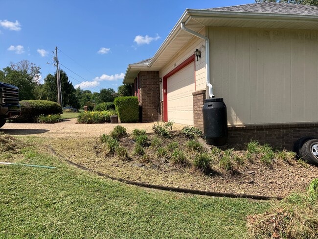 Building Photo - 1503 E Twin Lakes Dr