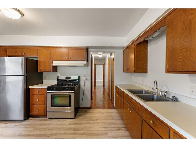 Foto del edificio - 4028 Cleveland St NE