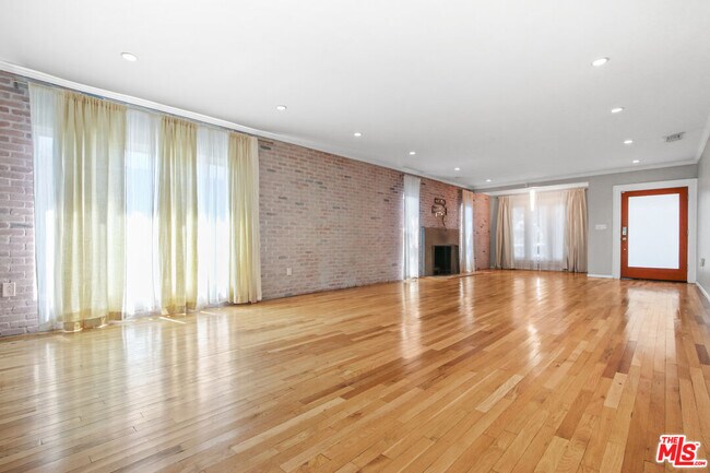 Building Photo - 1246 N Genesee Ave