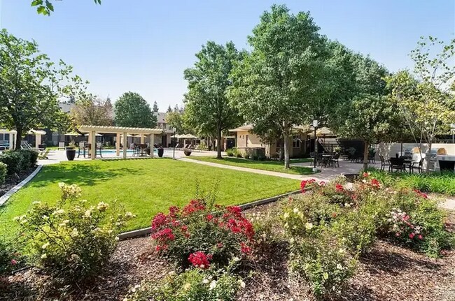 Foto del edificio - 5100 Vista Grande Dr