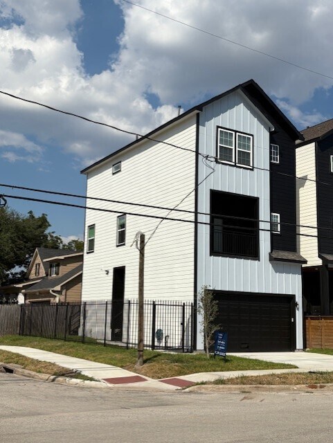 Foto del edificio - 1003 E 33rd St