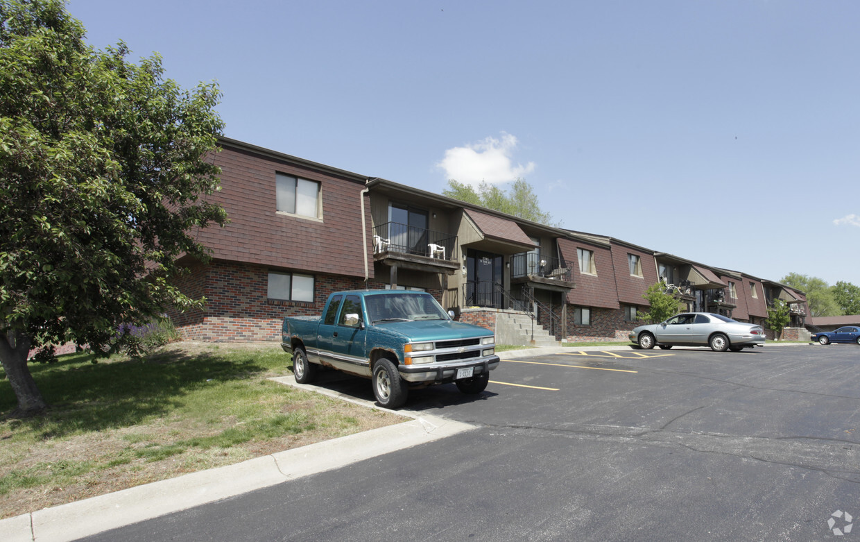 Primary Photo - Elkhorn Apartments