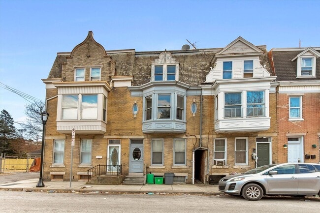 Building Photo - 30 W Jackson St