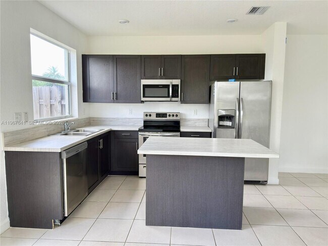 Foto del edificio - 2701 SE 15th St