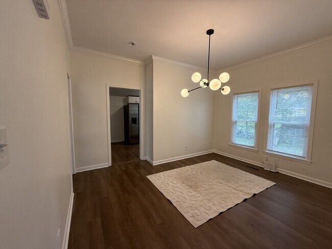 Foto del edificio - $500 off one month with18 monthlease.  "Co...