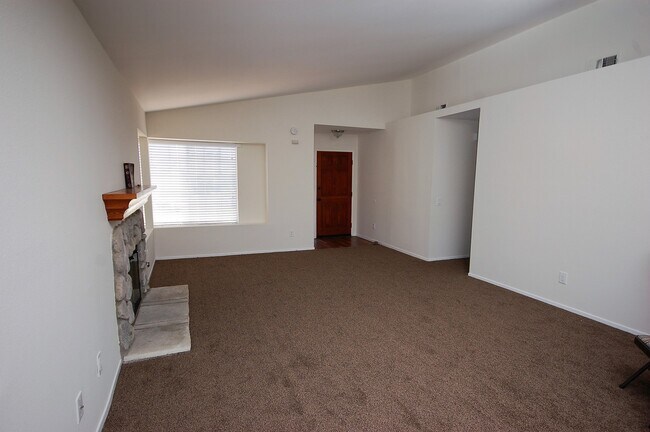 Building Photo - 4 Bedroom San Marcos Home