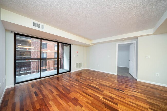Building Photo - 700 1st St