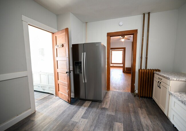 Foto del edificio - 405 W Main St