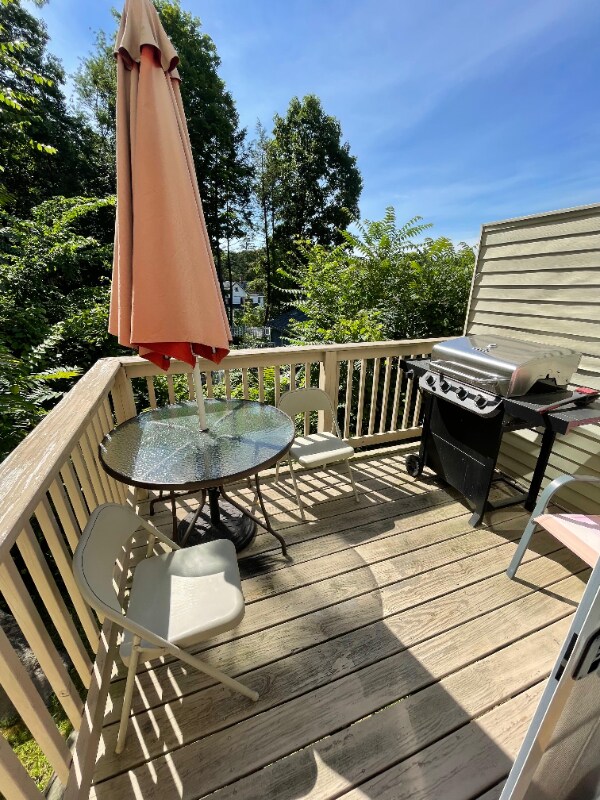 Foto del edificio - 110 Coalpit Hill Rd