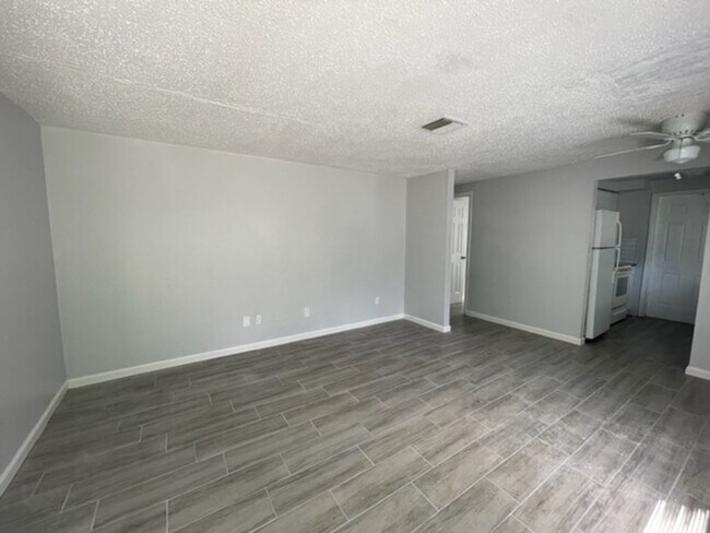 Foto del edificio - 5821 12th St E