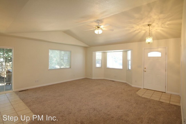 Building Photo - 19468 Hillsdale Dr