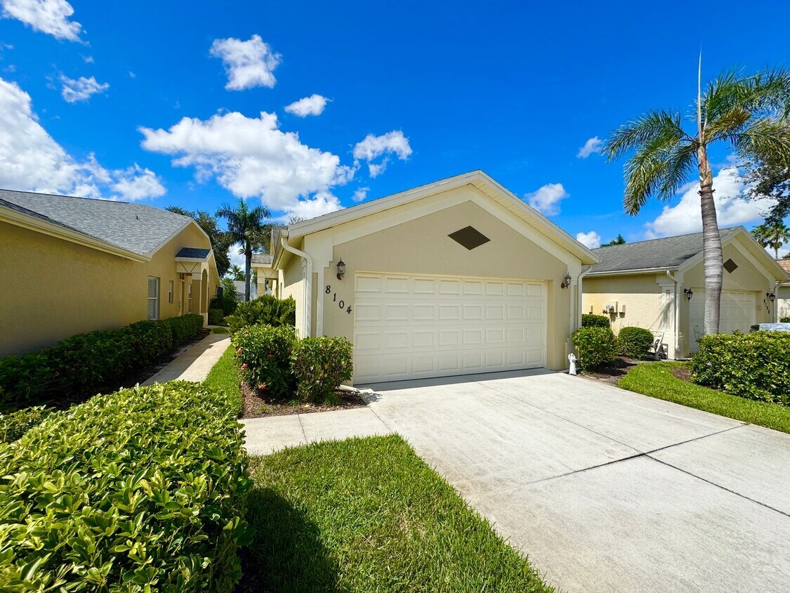Primary Photo - ** IBIS COVE ** 3 BED / 2 BATH - 2 CAR GAR...