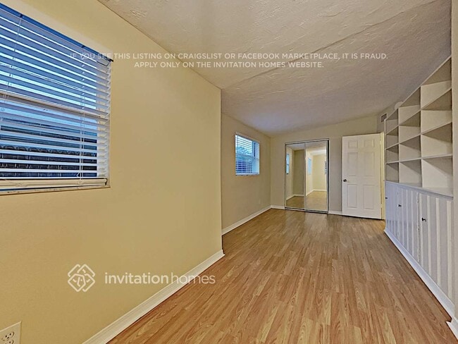 Building Photo - 15149 Harding Ave