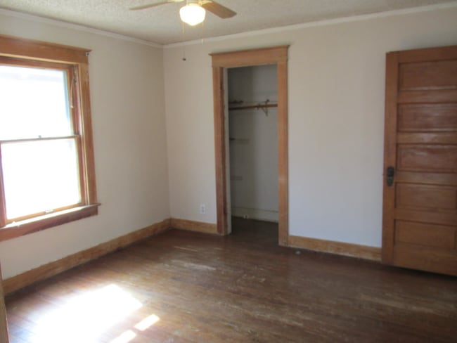 Building Photo - 1206 SW Boswell Ave