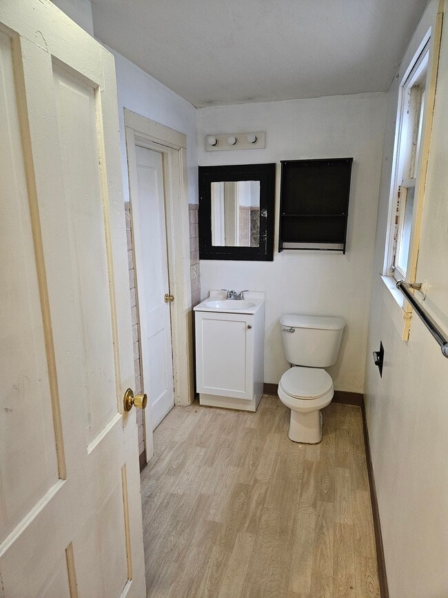 Building Photo - 1519 Avon St