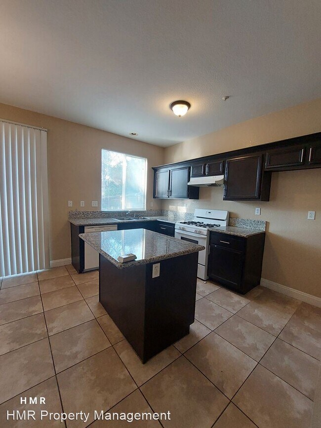 Building Photo - 4 br, 2.5 bath House - 15784 Flamingo Drive