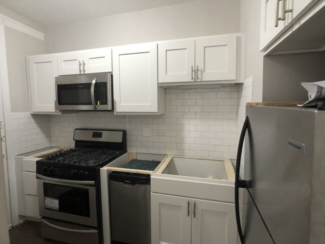 Loyola University Rogers Park Apartment For Rent In Chicago Il Primary Photo Loyola University Rogers Park